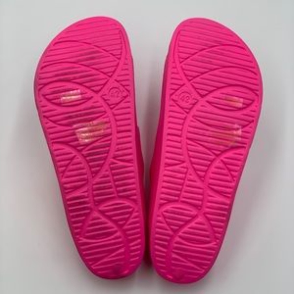 LAST PAIR SIZE 11!! Pool Party Sandals - Neon Pink - Picture 5 of 8